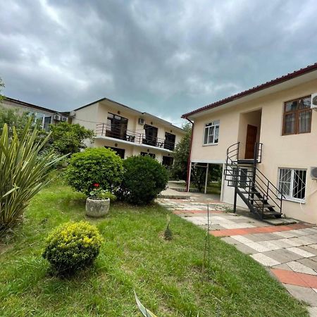 Guest House Dali Гагра Екстериор снимка