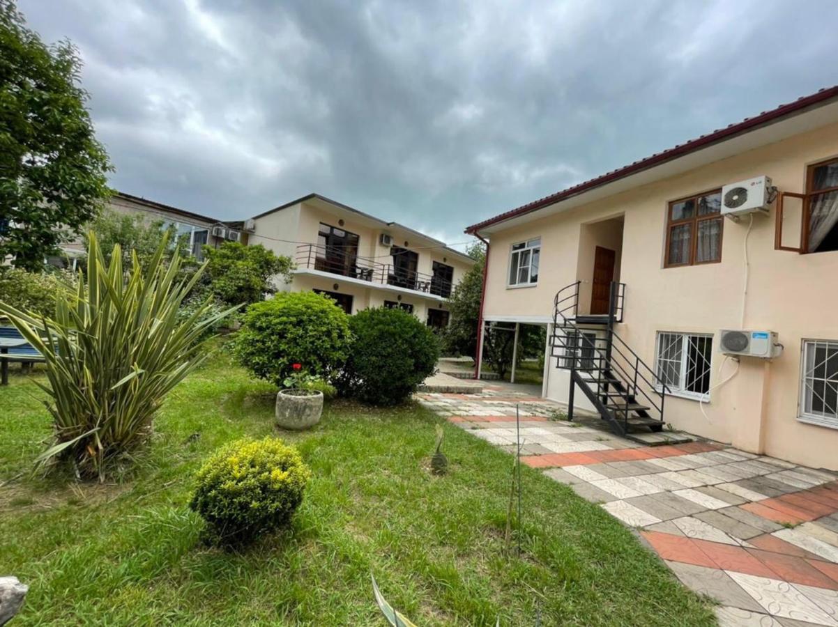 Guest House Dali Гагра Екстериор снимка