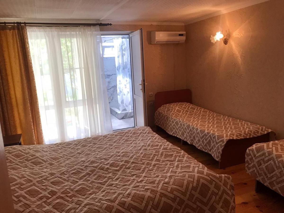 Guest House Dali Гагра Екстериор снимка