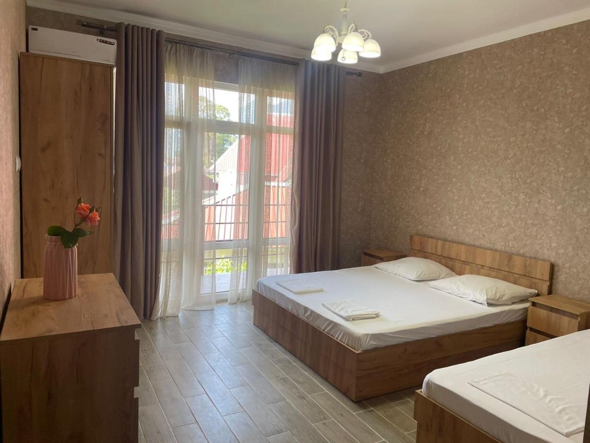 Guest House Dali Гагра Екстериор снимка