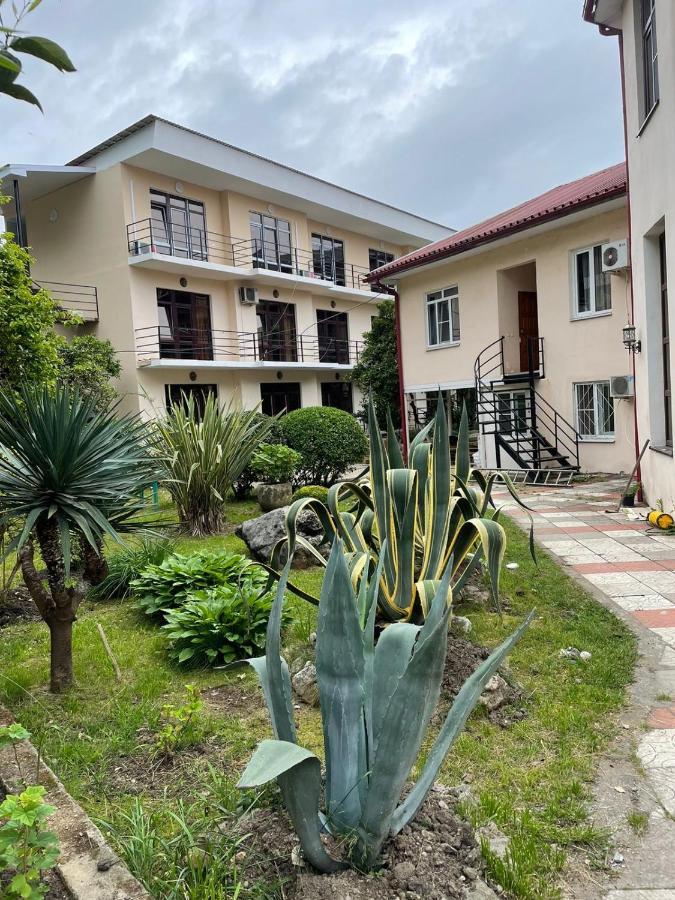 Guest House Dali Гагра Екстериор снимка