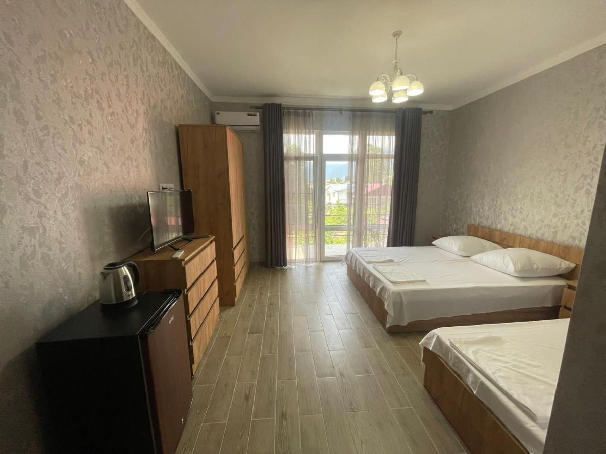 Guest House Dali Гагра Екстериор снимка