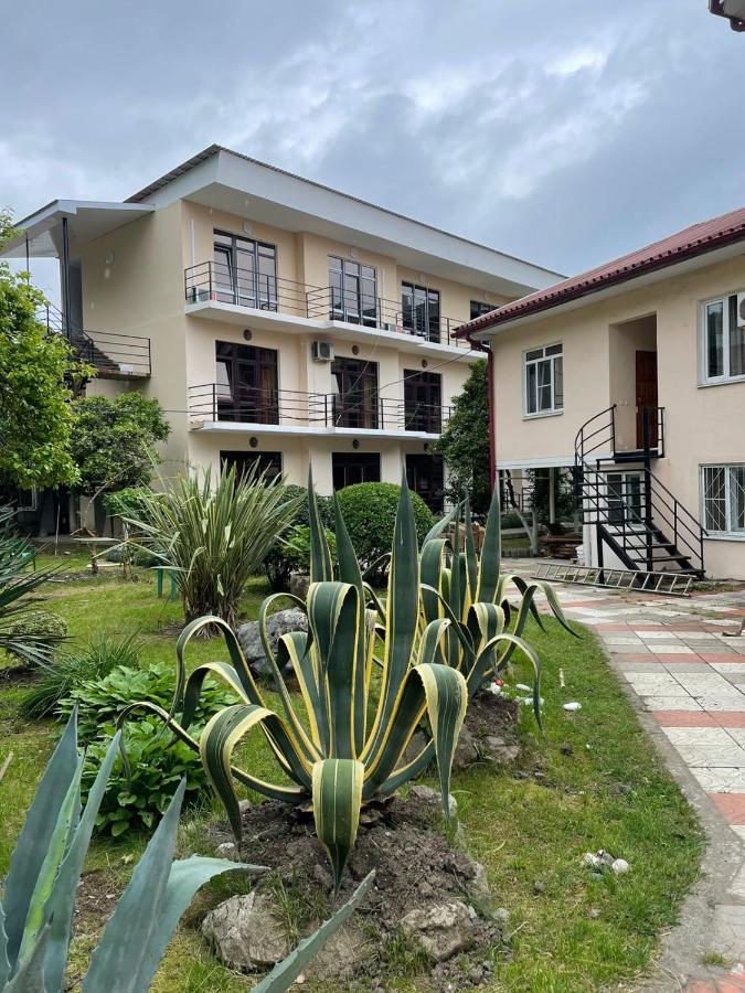 Guest House Dali Гагра Екстериор снимка