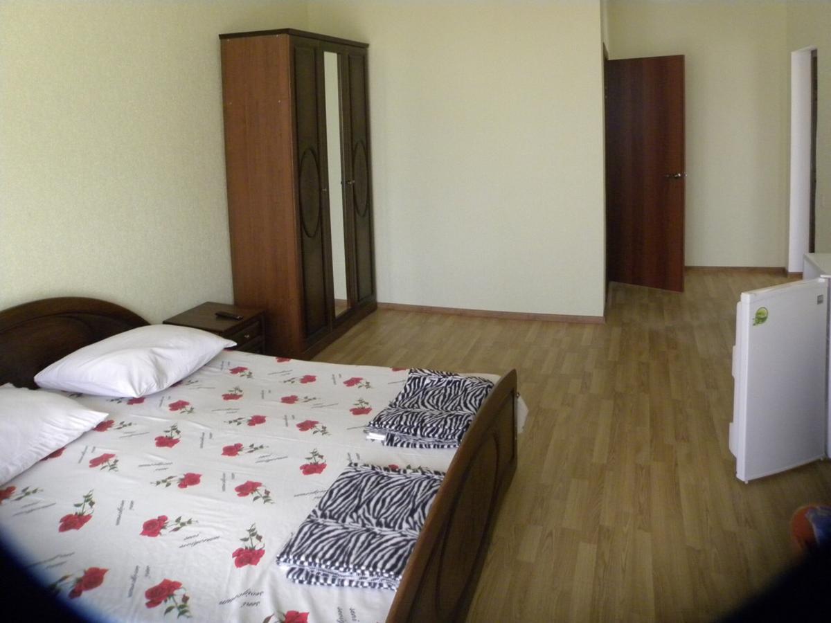 Guest House Dali Гагра Екстериор снимка