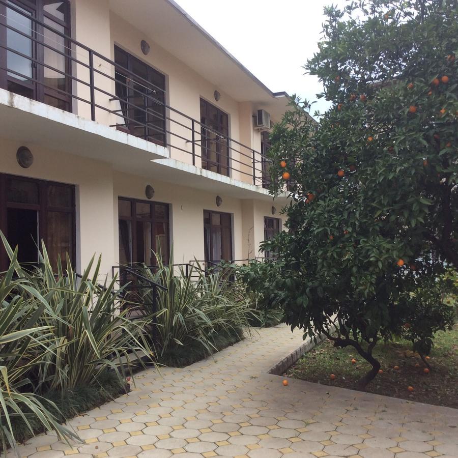 Guest House Dali Гагра Екстериор снимка