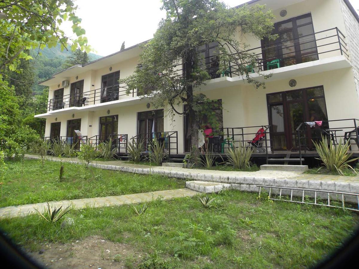 Guest House Dali Гагра Екстериор снимка