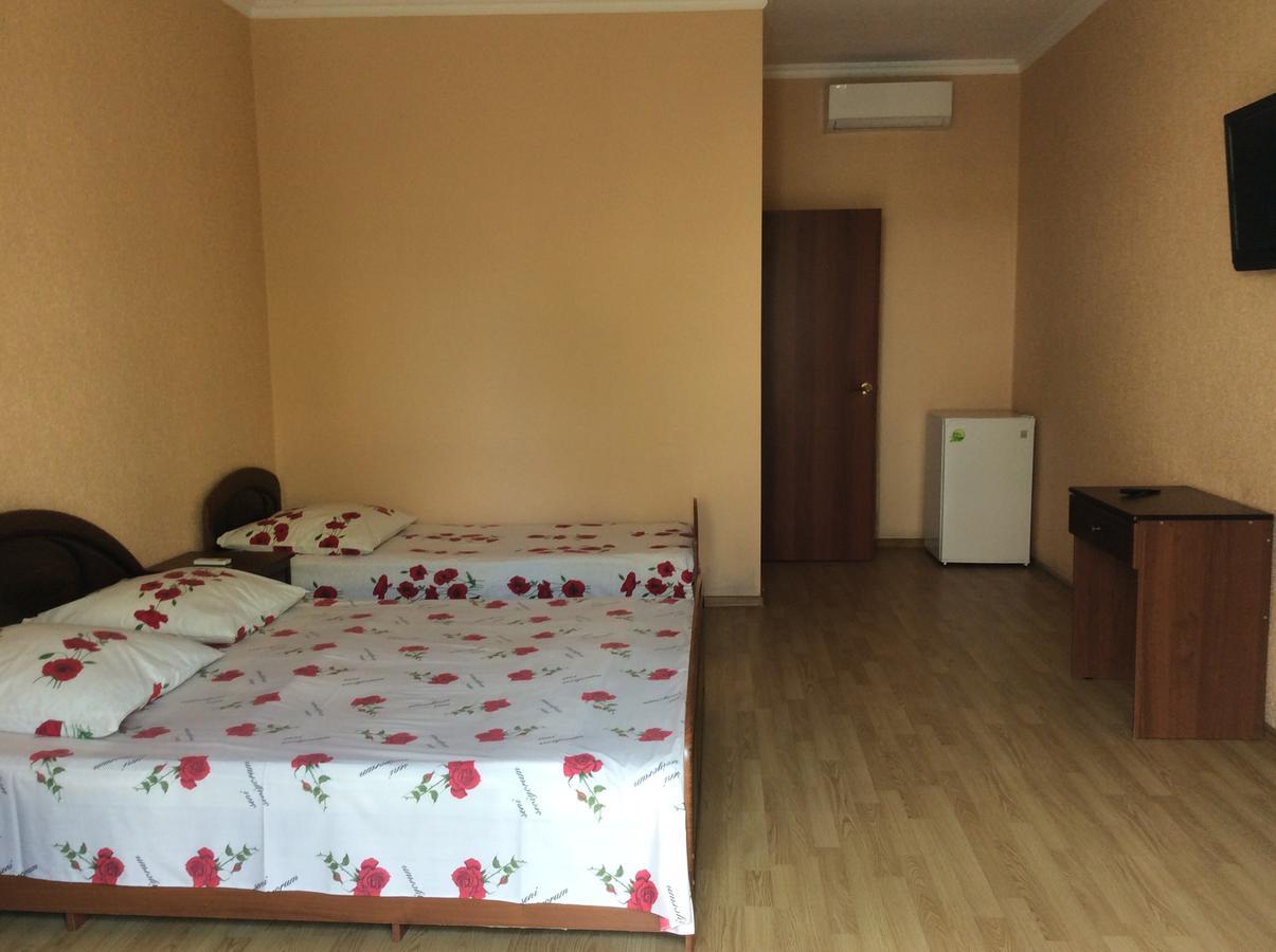 Guest House Dali Гагра Екстериор снимка
