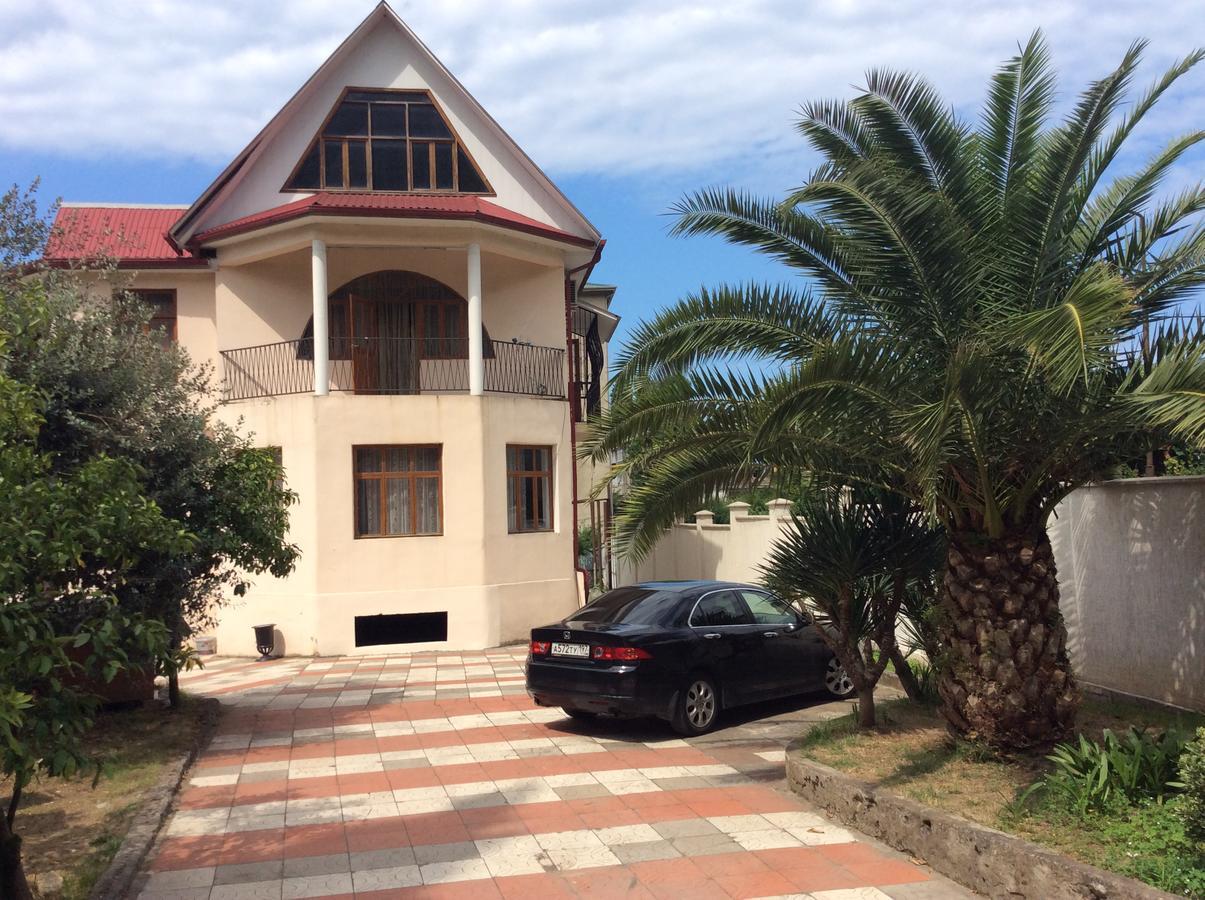 Guest House Dali Гагра Екстериор снимка
