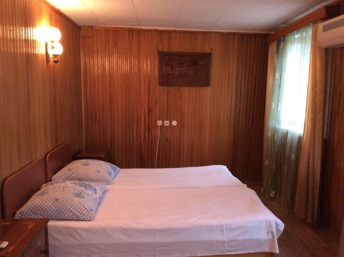 Guest House Dali Гагра Екстериор снимка