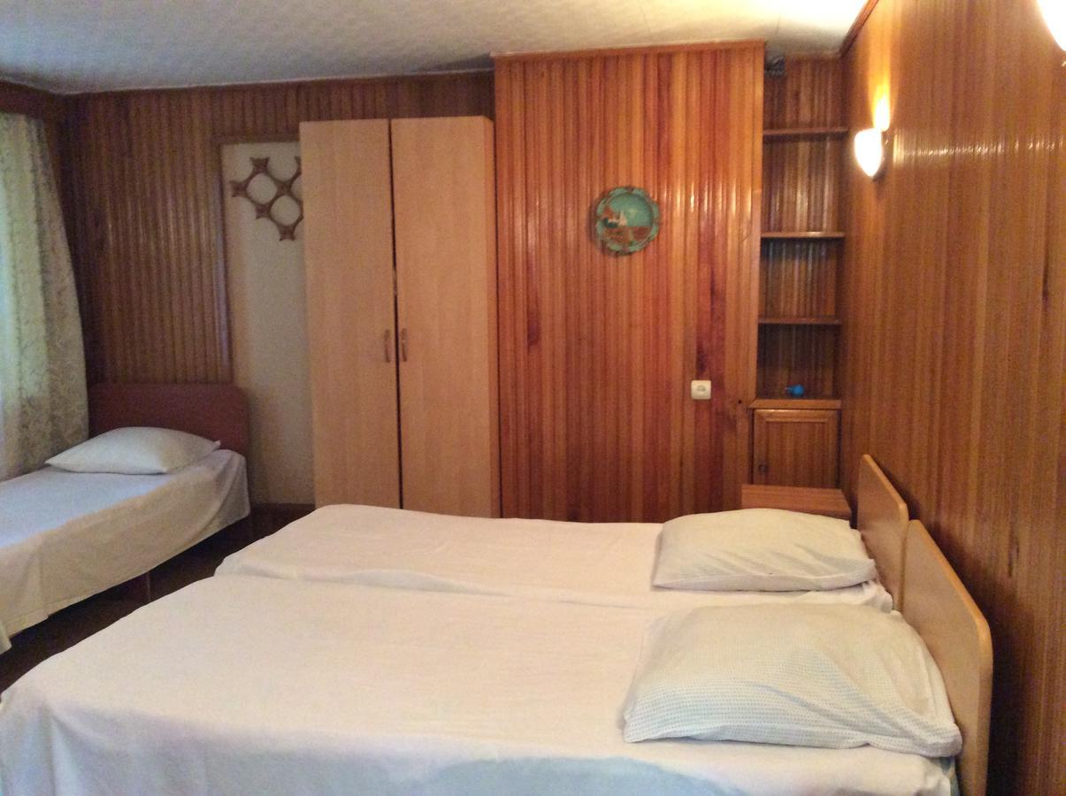 Guest House Dali Гагра Екстериор снимка
