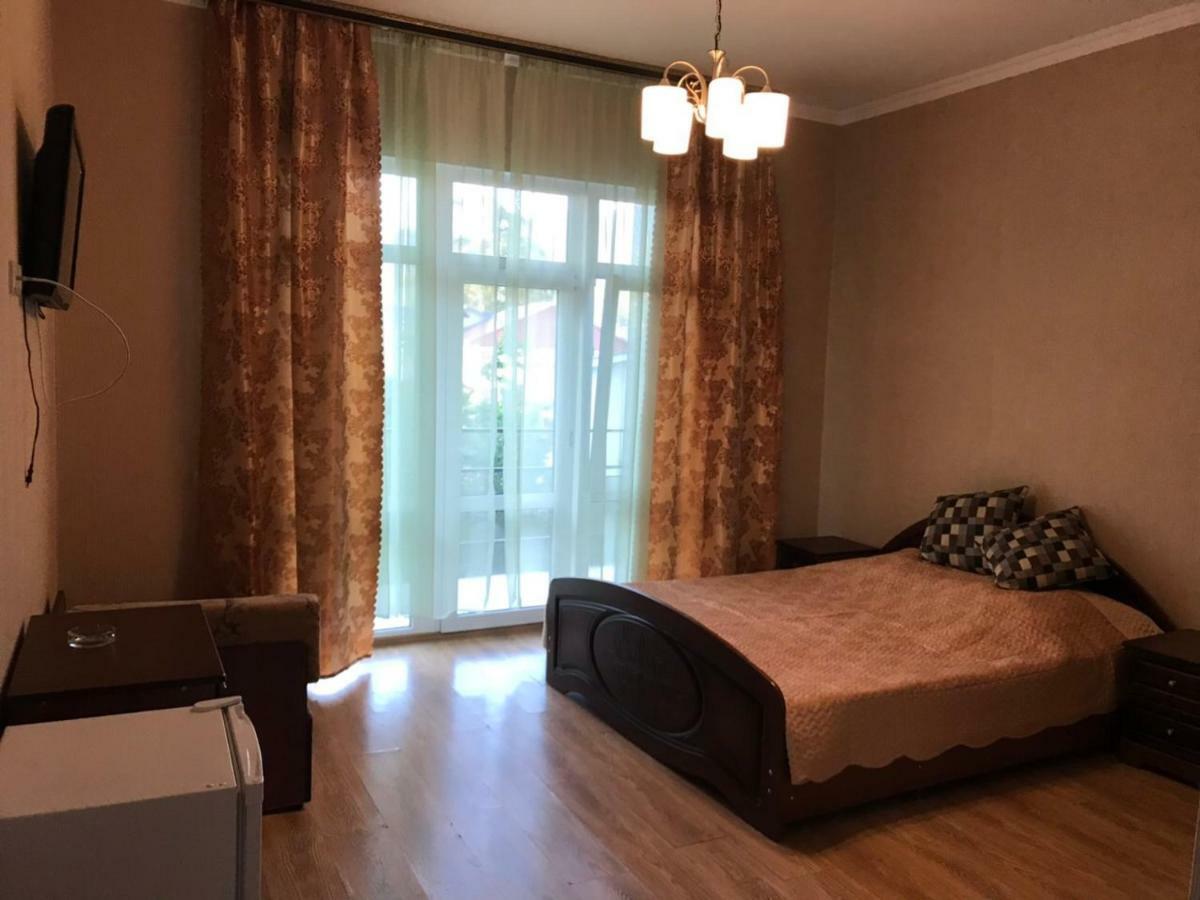 Guest House Dali Гагра Екстериор снимка