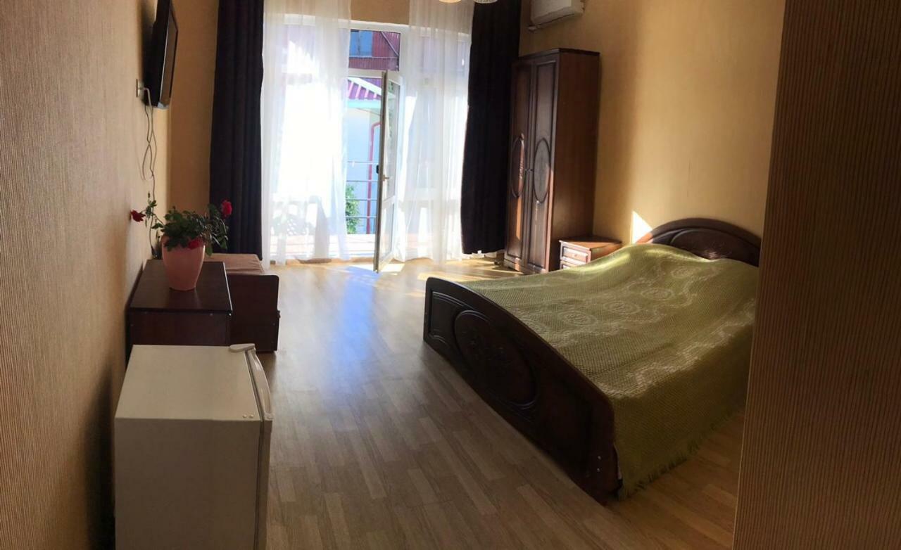 Guest House Dali Гагра Екстериор снимка