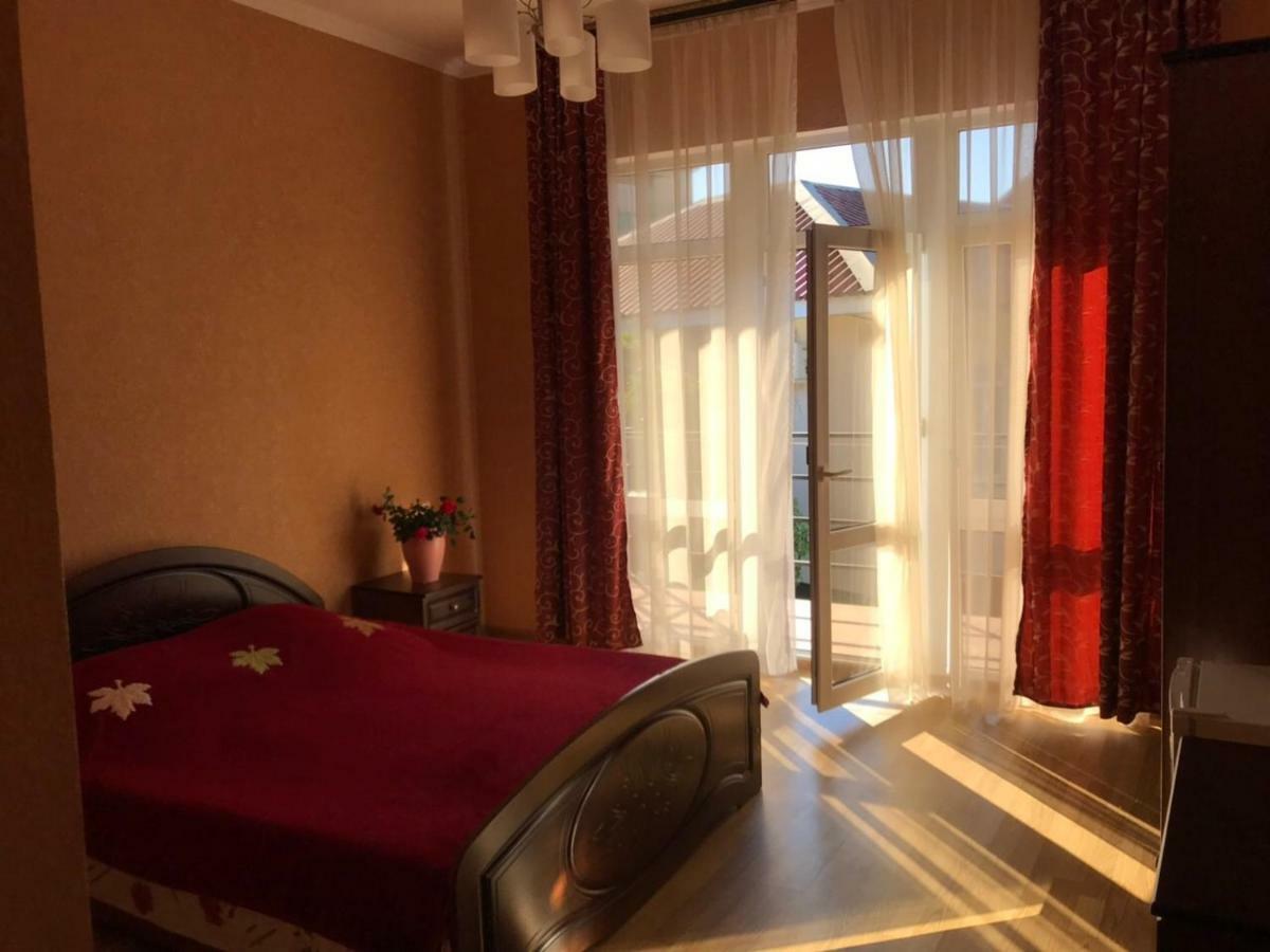 Guest House Dali Гагра Екстериор снимка